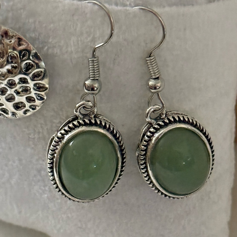 Textured Silver Disc Earrings + Green Oval Cabochon Dangle Earrings - NWT - Picture 3 of 9